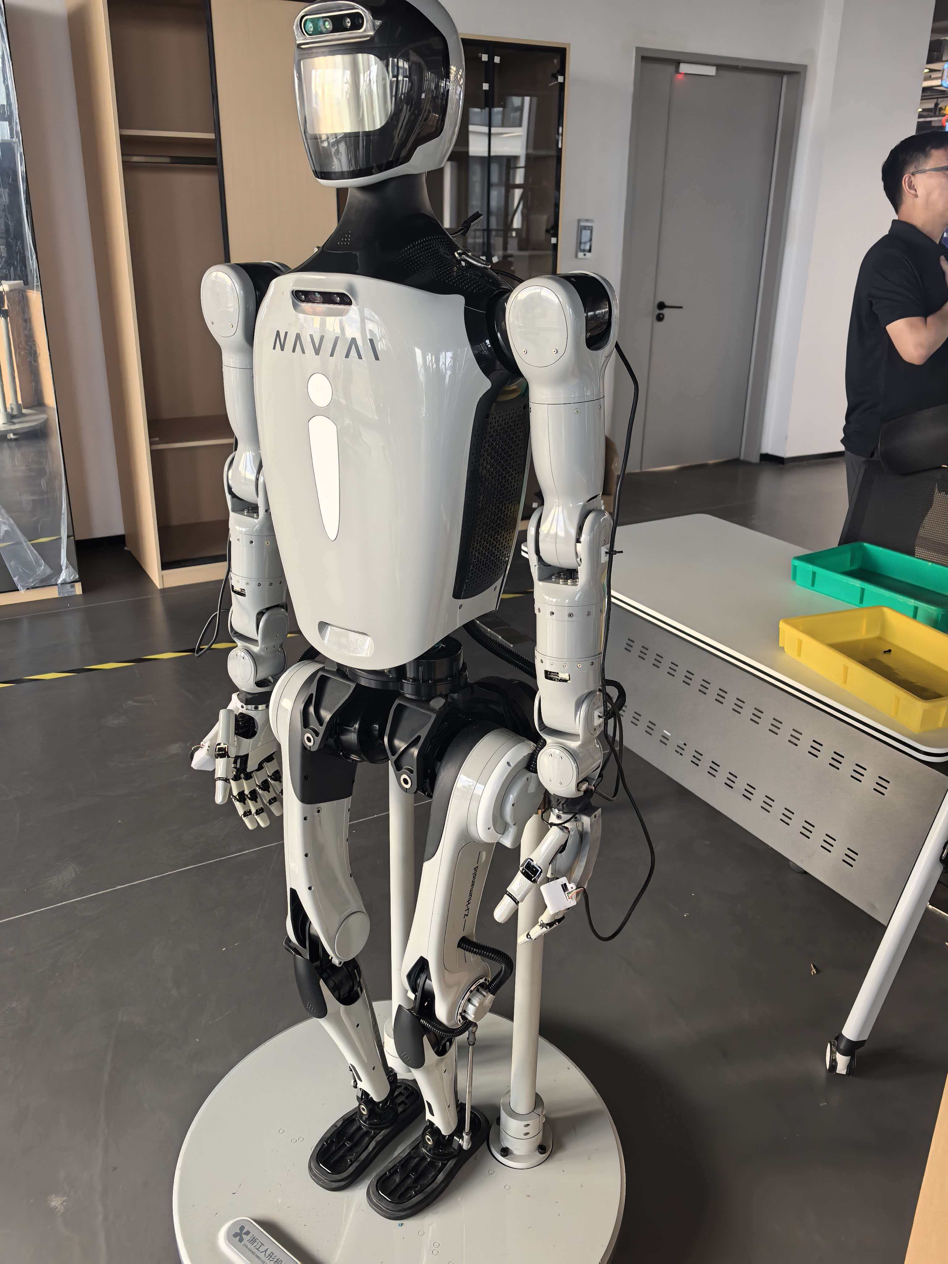 ZJ-Humanoid 浙江人形 I2 image 1