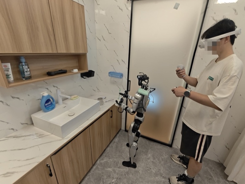 Real robot task collection environment 9