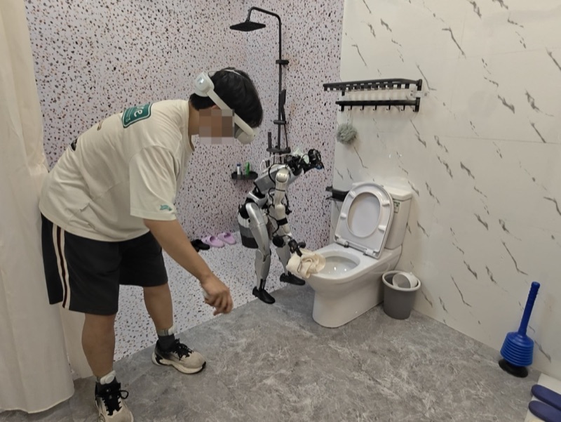Real robot task collection environment 15