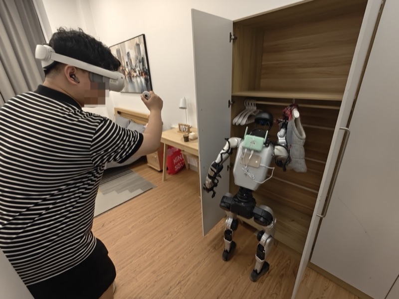 Real robot task collection environment 18