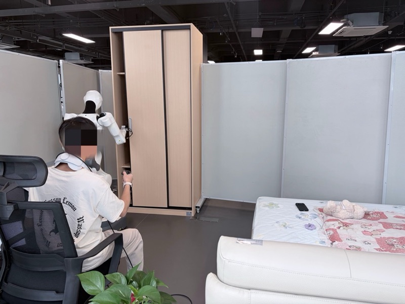Real robot task collection environment 36